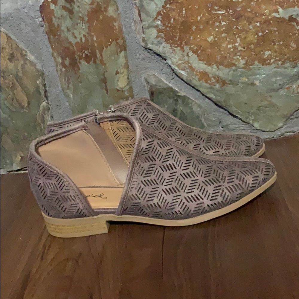 5 for $25🎈NWOT qupid flats